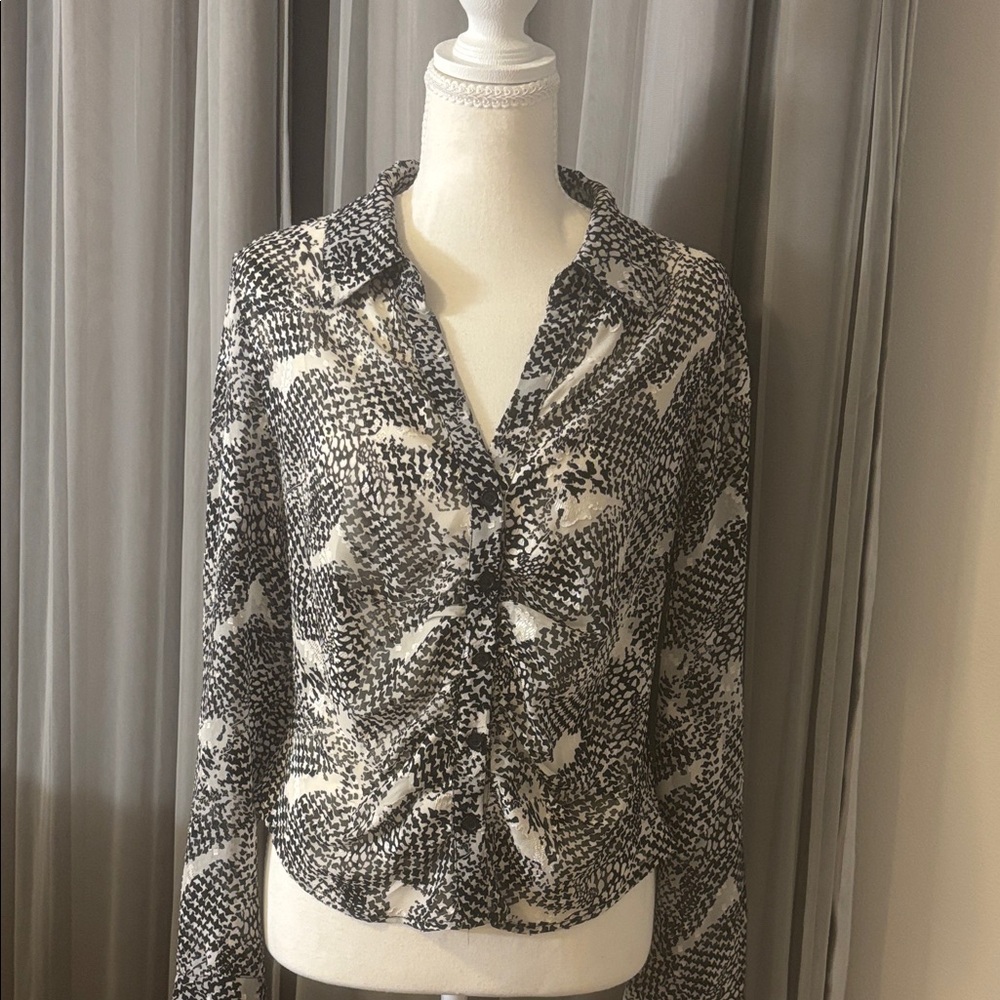 ASTR Black White Pattern Blouse Size M Long Sleeve Chic Career Top